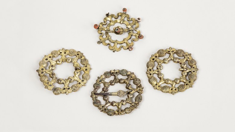 Flower-shaped clasps, © Landessammlungen Niederösterreich, UF-22958 Flower-shaped clasps, © Landessammlungen Niederösterreich, UF-22958