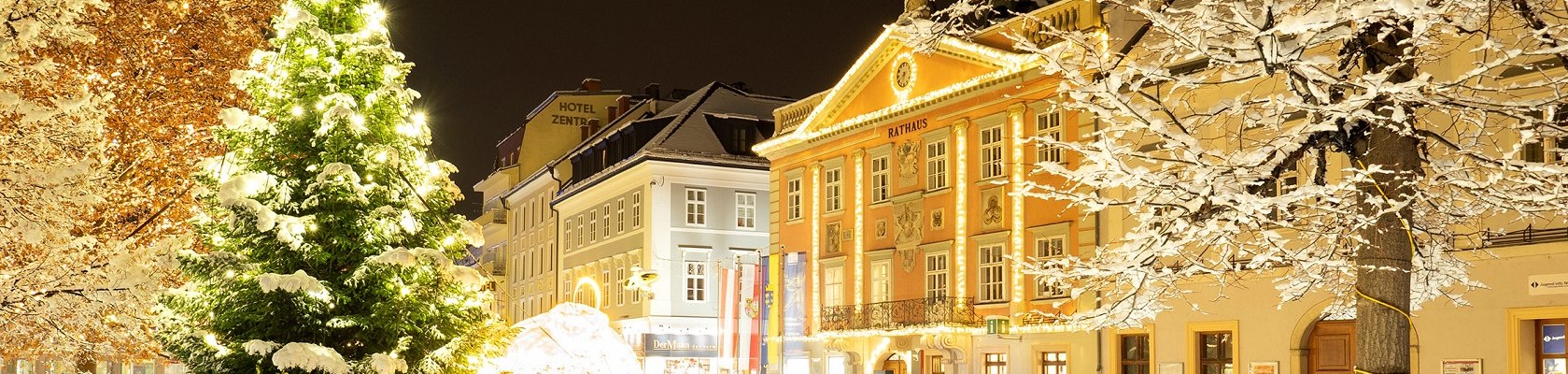 Der verschneite Hauptplatz, © Michael Weller Der verschneite Hauptplatz, © Michael Weller