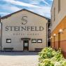 aussen03, © Hotel Garni Steinfeld Außenansicht des Hotels Steinfeld mit Pflanzen im Vordergrund.