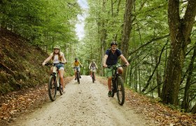 Sometimes on asphalt, sometimes on gravel - the bike paths are in top condition, © Red Bull Mediahouse