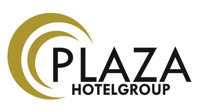Logo der Plaza Hotelgroup mit goldenen Halbkreisen und schwarzem Text.