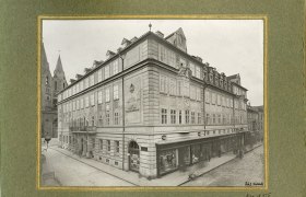 Der Posthof-Neubau 1908 von der Wiener Straße aus gesehen, Richtung Pfarrgasse.