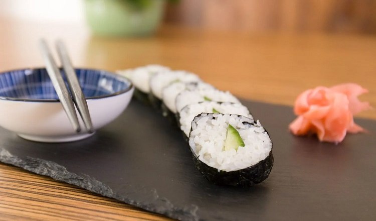 Asiatisch - Sushi und Woks, © Stock
