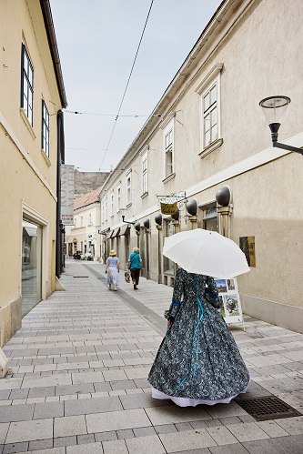 Maria Theresia schreitet durch die Böheimgasse., © Red Bull Mediahouse