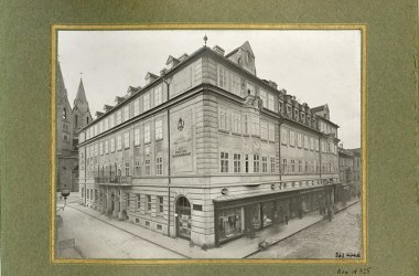 Der Posthof-Neubau 1908 von der Wiener Straße aus gesehen, Richtung Pfarrgasse.