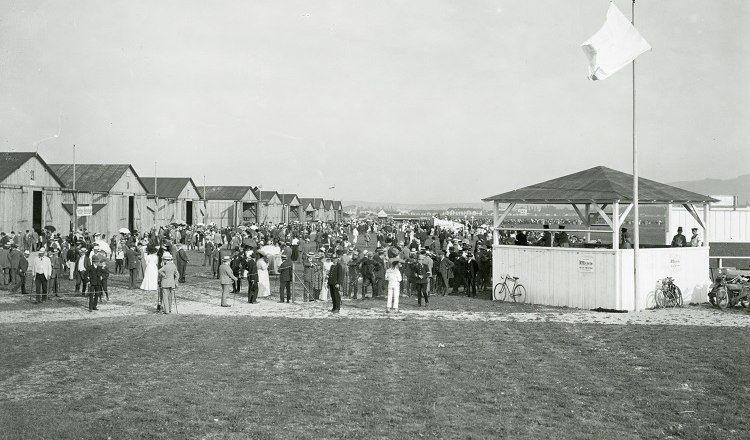 1910 fand in Wiener Neustadt das erste Preisfliegen statt., © Red Bull Mediahouse