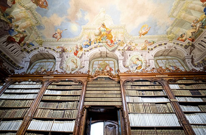 Die Bibliothek im Neukloster, © Museum St. Peter an der Sperr