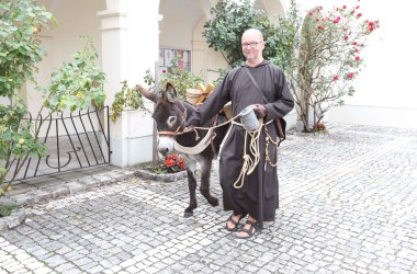 Kapuzinermönch mit Esel , © Kapuzinerkloster Wiener Neustadt 
