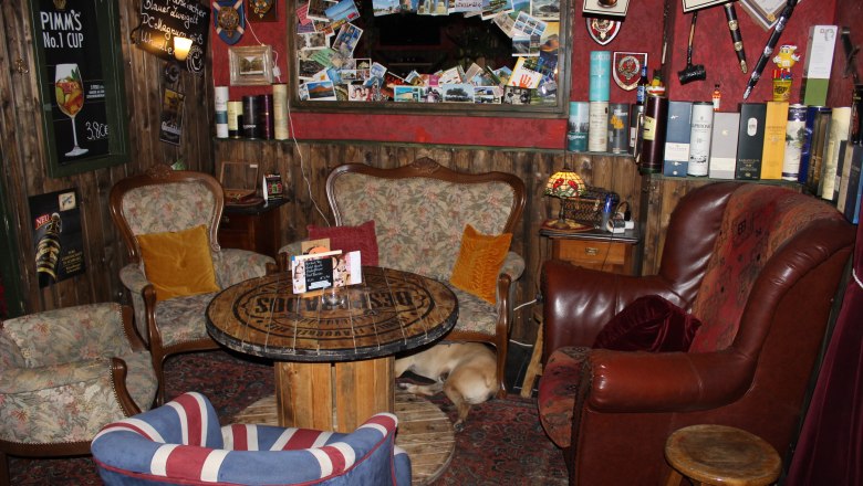 Sitting by the fireplace, © Mary´s Scottish Coffeepub