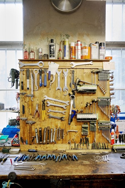 Die Werkzeuge des Radl-Schraubers, © Red Bull Mediahouse