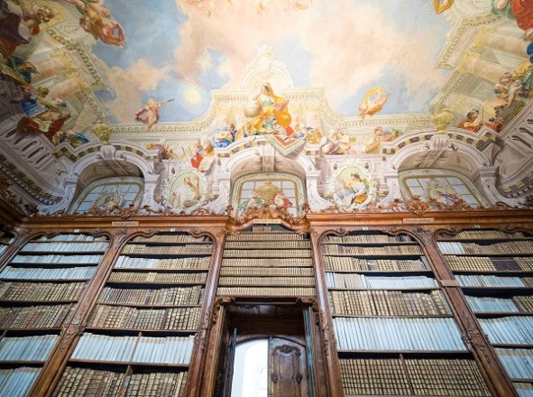 Die Bibliothek im Neukloster, © Julia Schlager